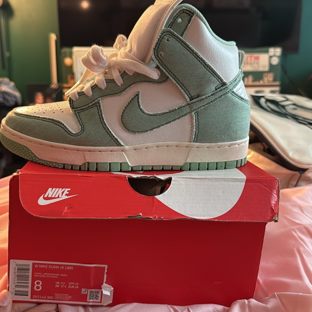 Nike Women Dunk Hi 1985 Enamel Green/White size 8